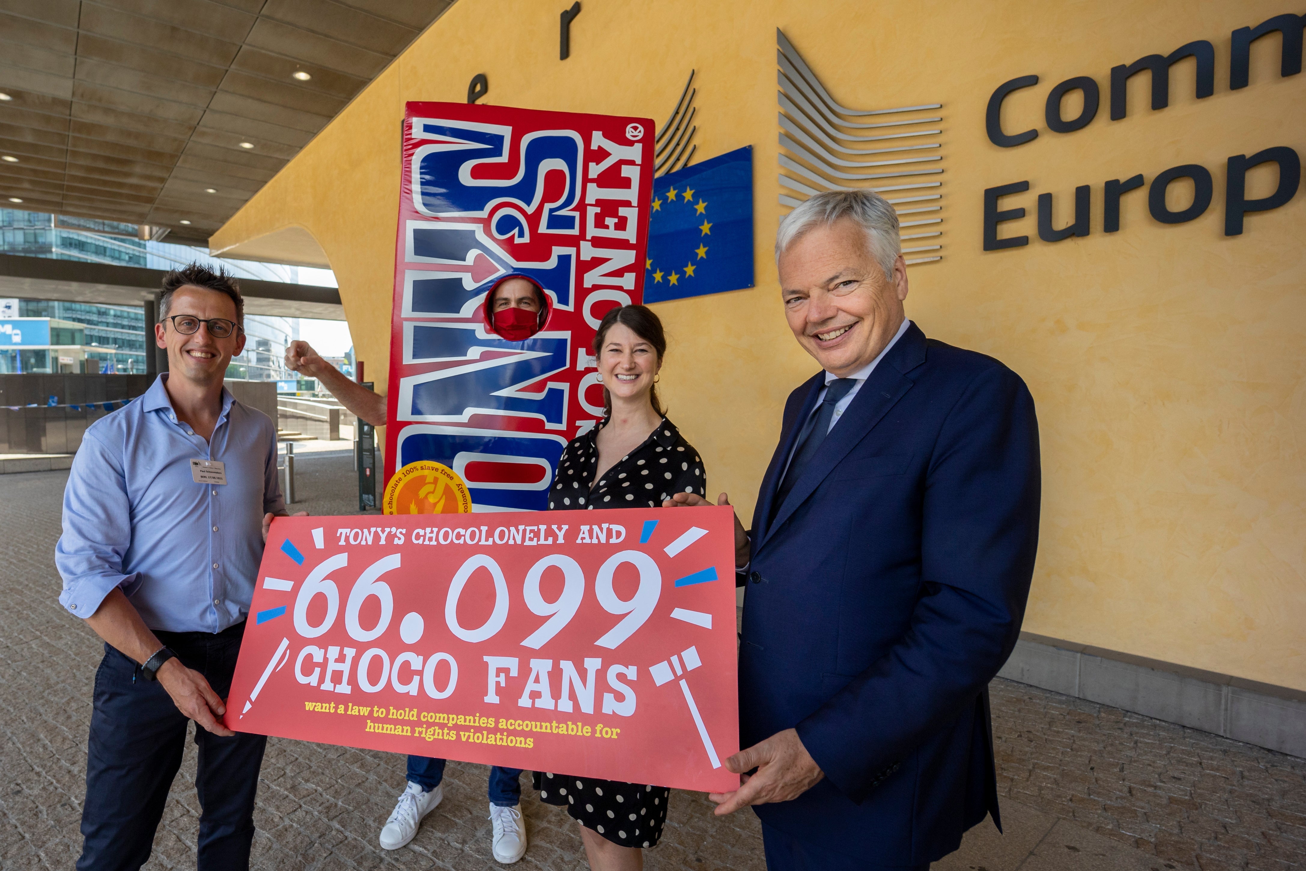 Tony's Chocolonely and Lara Wolters deliver 66,099 signatories to Didier Reynders, EU Commissioner for Justice, demanding human rights due diligence in companies' supply chains-Tony’s Chocolonely